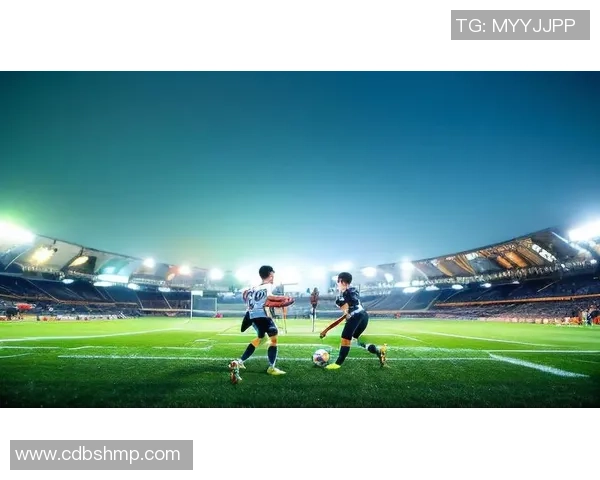 在足球场上跳舞的球星展现激情与艺术结合的魅力瞬间