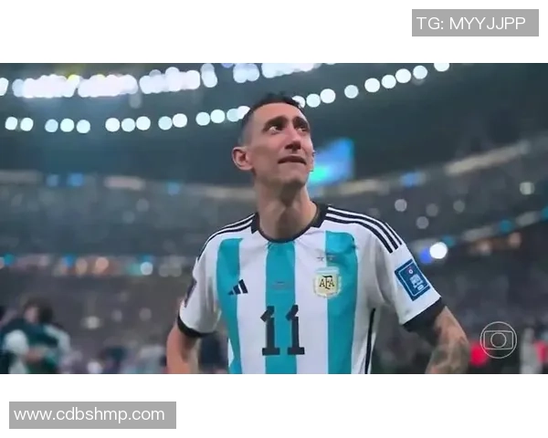 足球巨星赛场热泪瞬间感动无数球迷见证真情流露