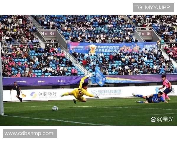 身高170cm的足球巨星如何在绿茵场上打破身高局限成就辉煌事业